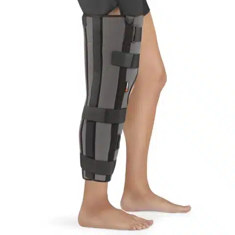 Detalle ortesis inmovilizadora de rodilla 50 cm con pletinas laterales y ajuste universal